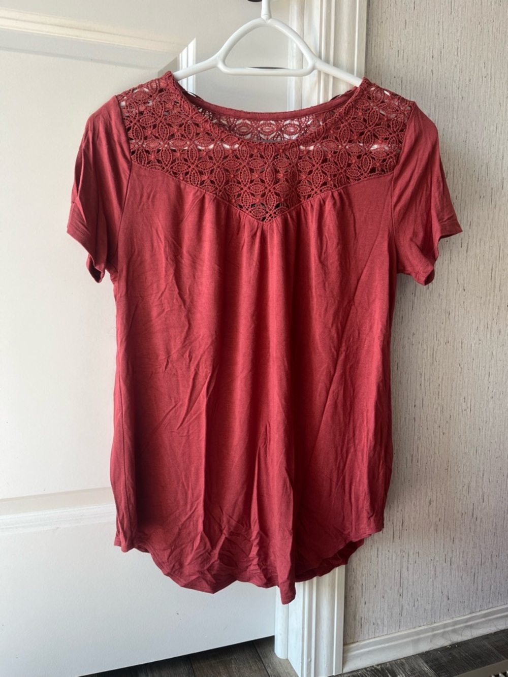 Women's Lace Yoke Short Sleeve Top - Rust